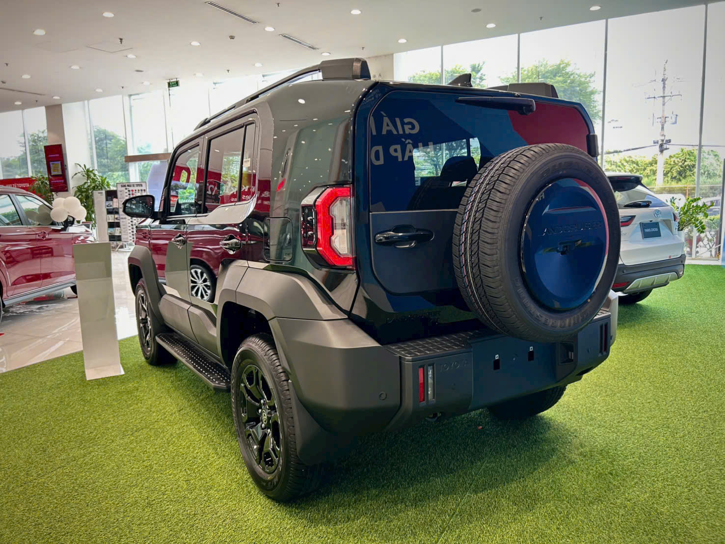 toyota landcruiser fj duoi Toyota Land Cruiser FJ 2026 chính thức ra mắt