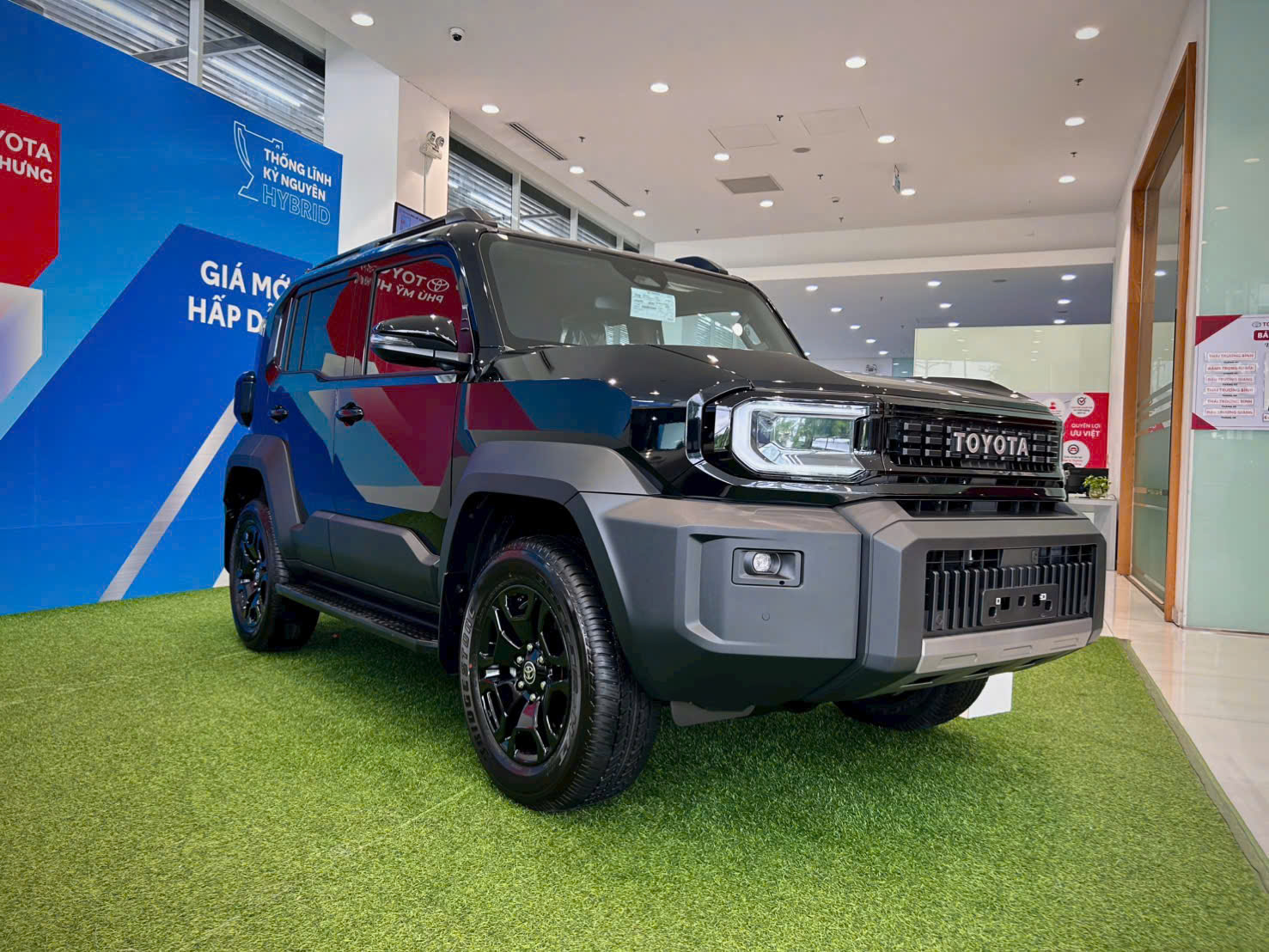 toyota landcruiser fj hong Toyota Land Cruiser FJ 2026 chính thức ra mắt